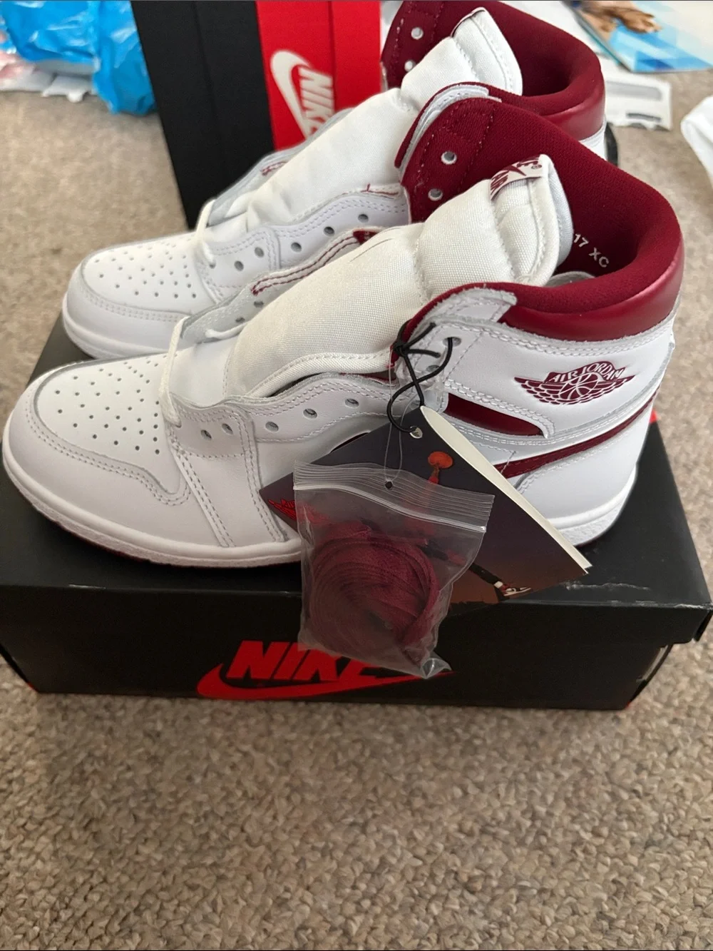 Air Jordan 1 HI Men’s 7.5 white and red